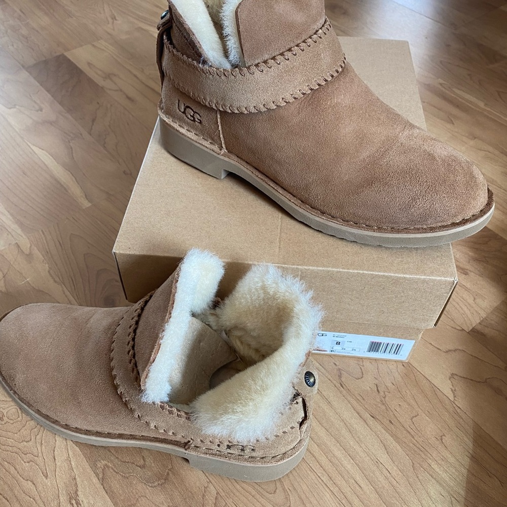 Ugg - Picture 4 of 5
